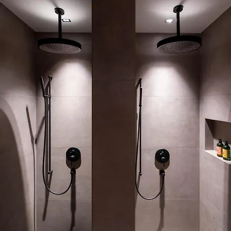 酒店 Chesa Valese By Sisters 4*