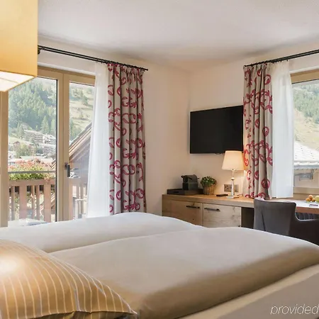 Hotel Chesa Valese By Sisters 4*