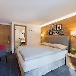 Hotel Chesa Valese By Sisters 4*