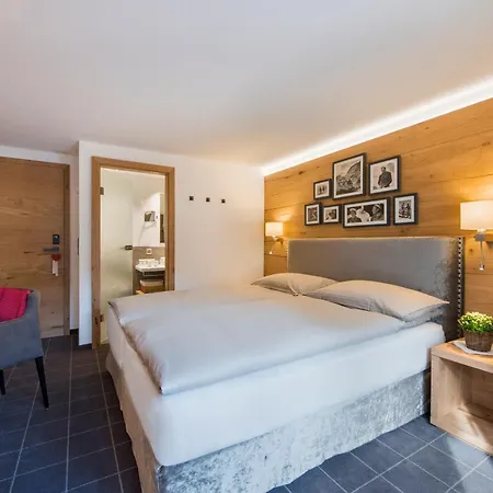 Hotel Chesa Valese By Sisters 4*