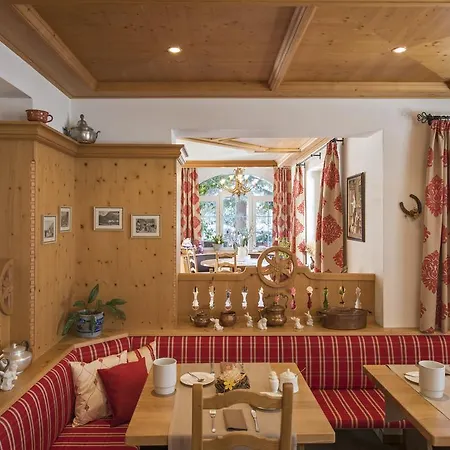 Chesa Valese By Sisters Hotel