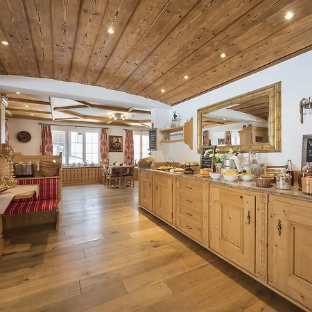 Hotel Chesa Valese By Sisters 4*